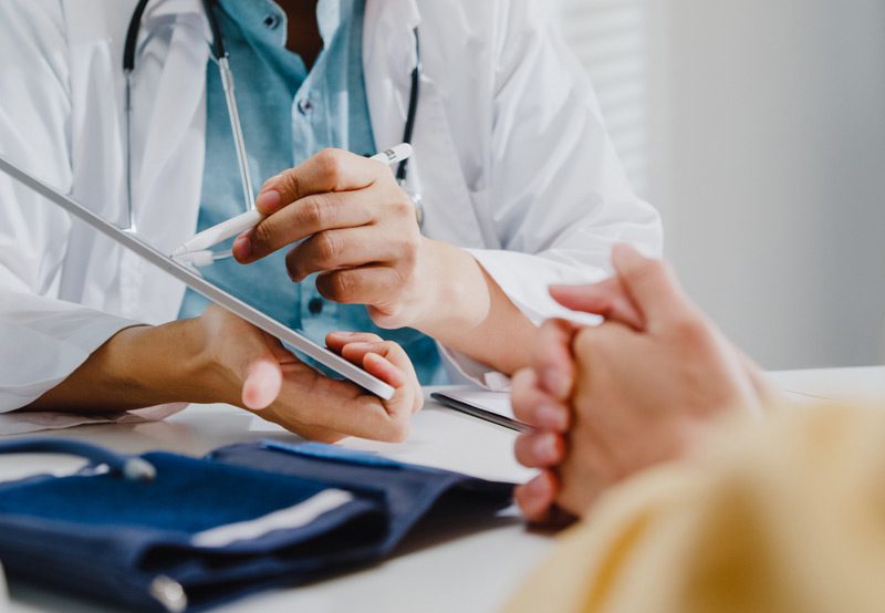 Doctor-discussing-options-with-patient-at-desk