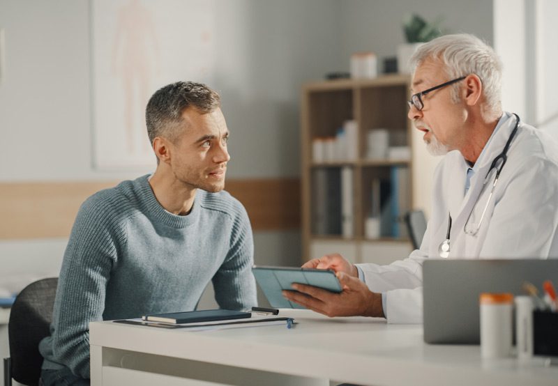 Doctor-talking-with-young-male-patient