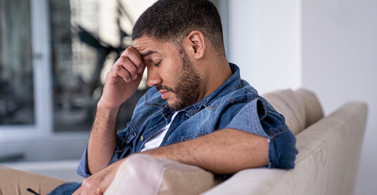 Male-patient-in-distress-over-symptoms